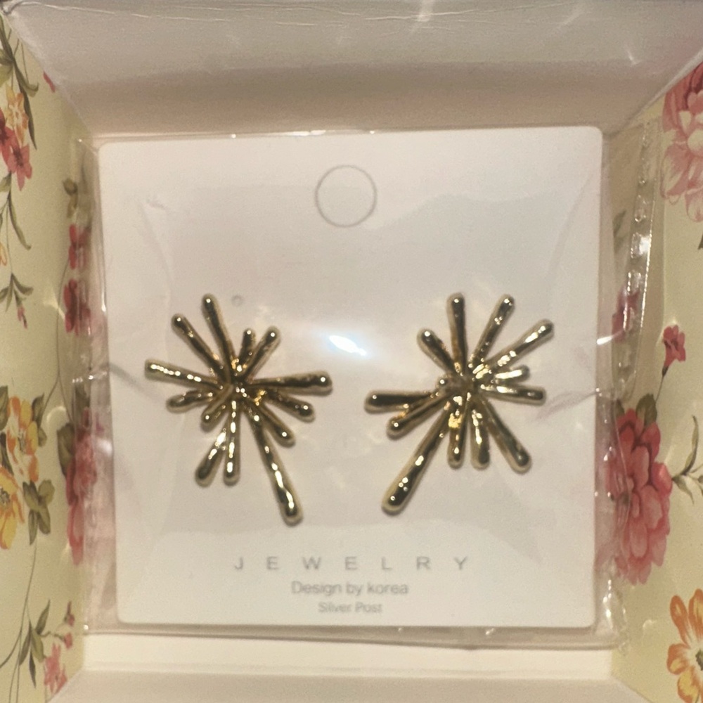 Gold Tone Starburst Earrings With
925 Silver Post ~ NWT - Picture 3 of 5